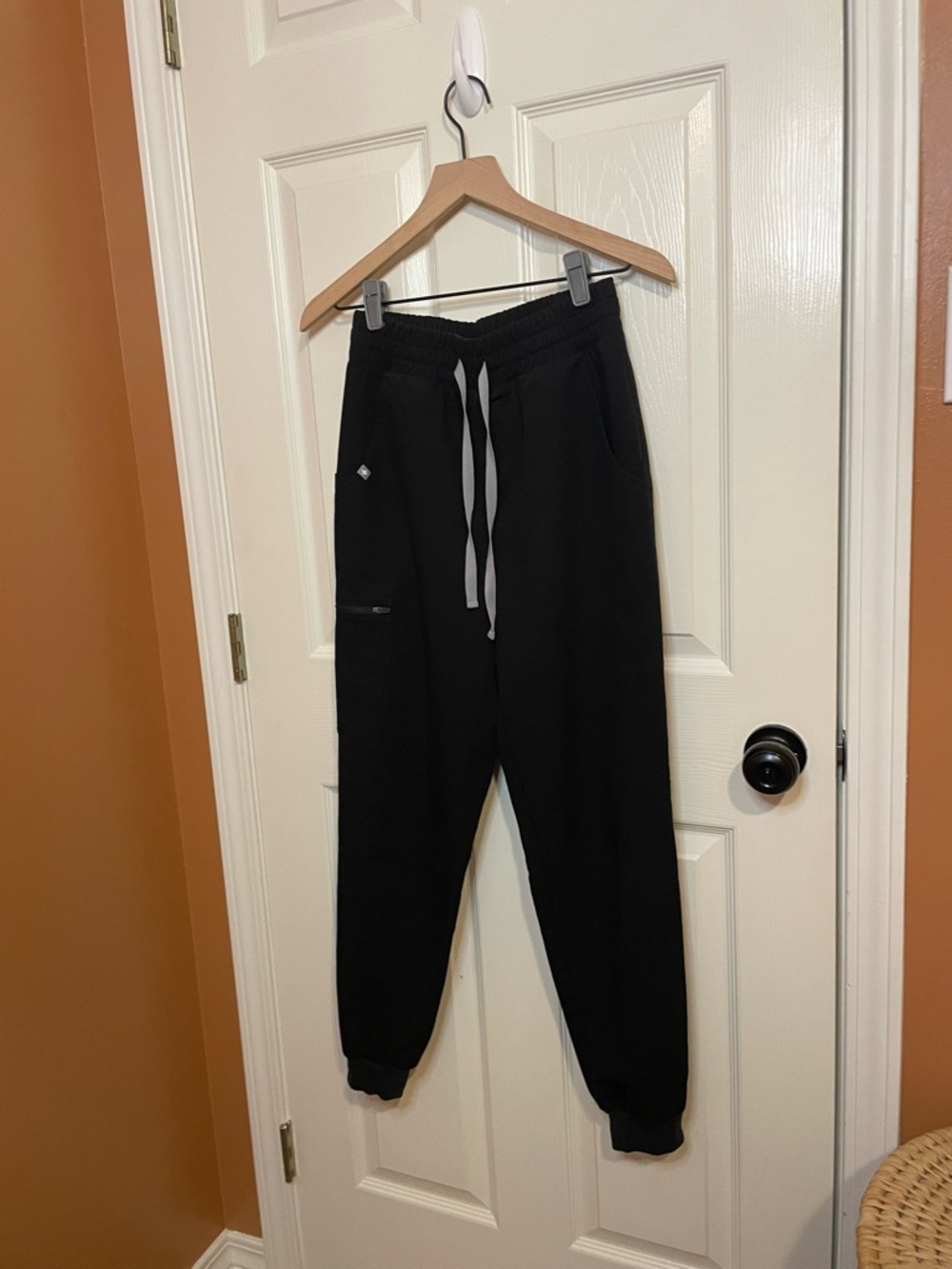 Figs Zamora Jogger Scrub Pants in Black Size Small - Picture 3 of 9